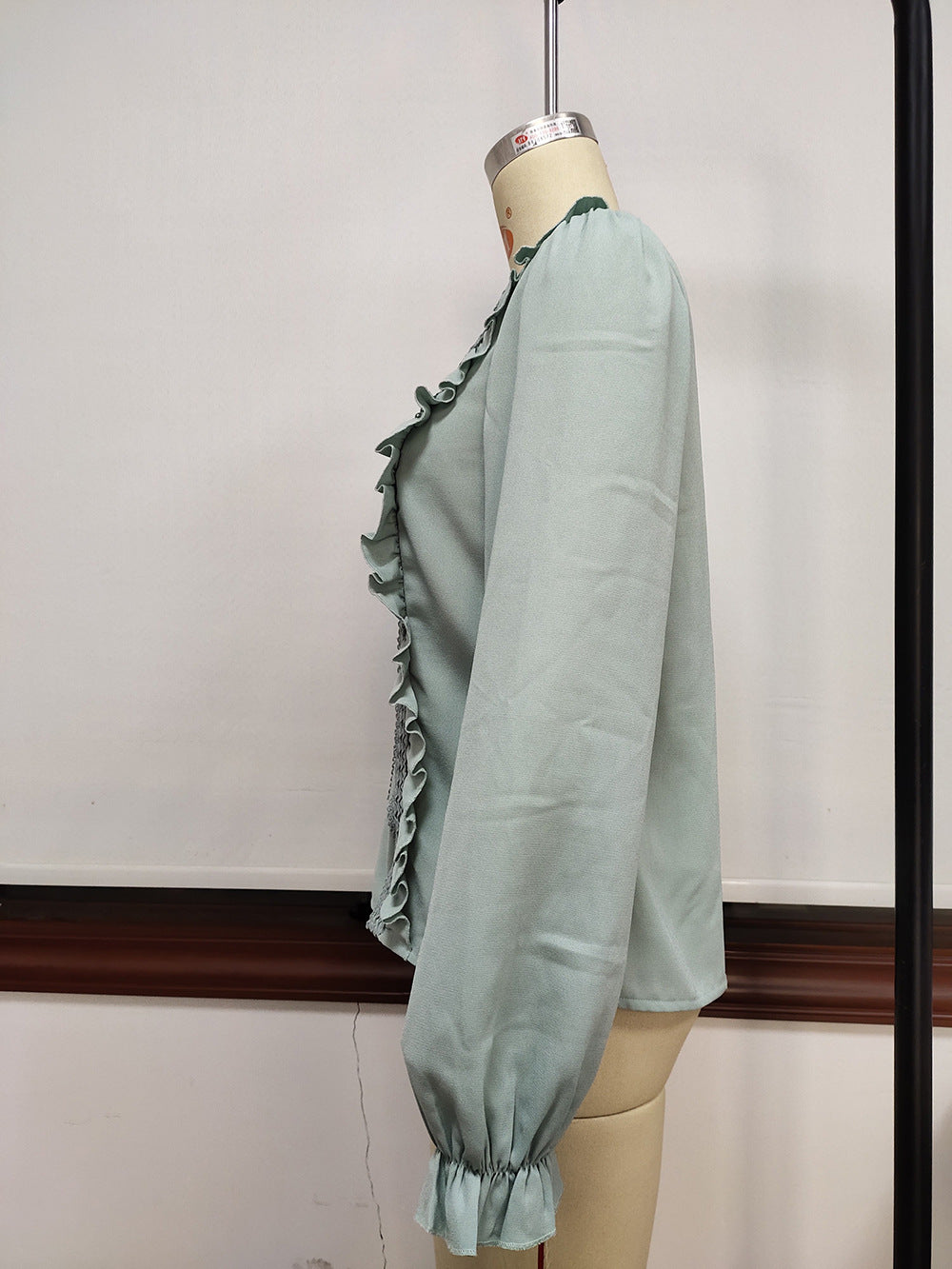 Men's Green V Neck Pullover Chiffon Shirt Crafted From Polyester Fiber For Everyday Wear And Travel Comfort